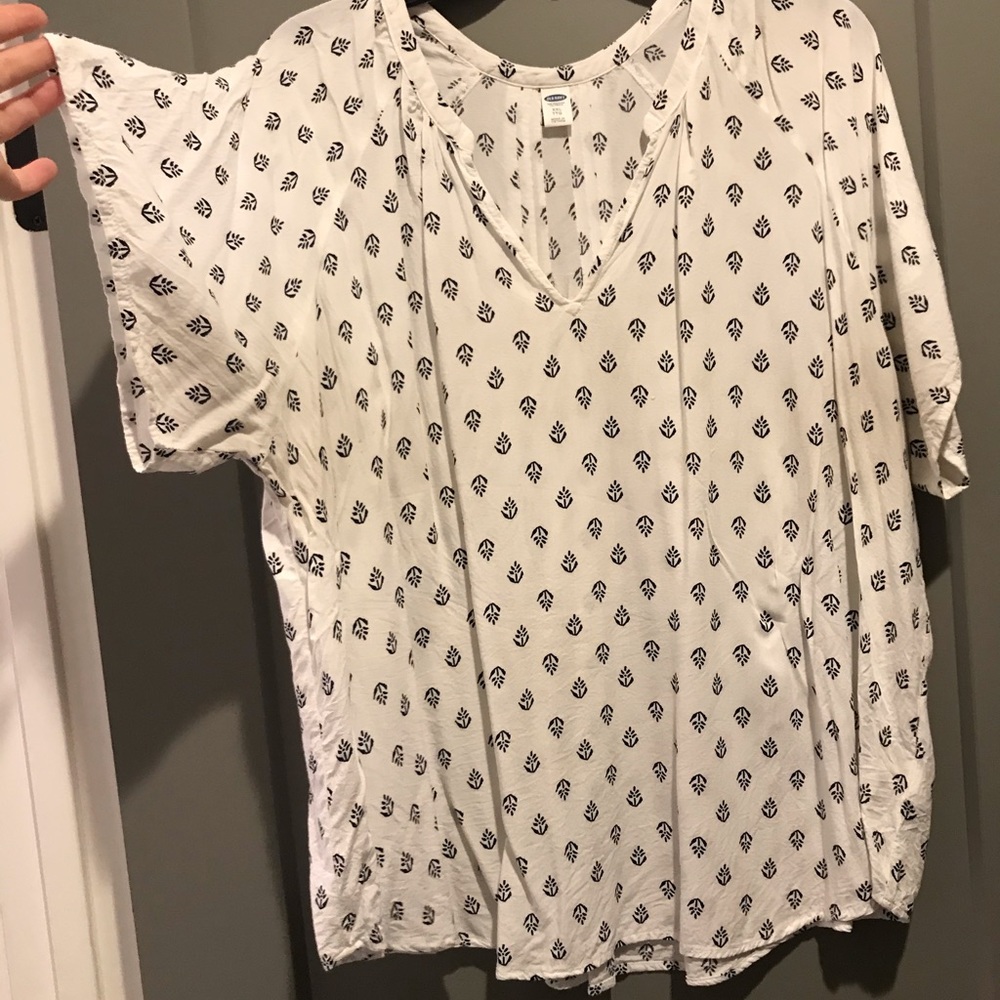 White and navy short sleeve print shirt